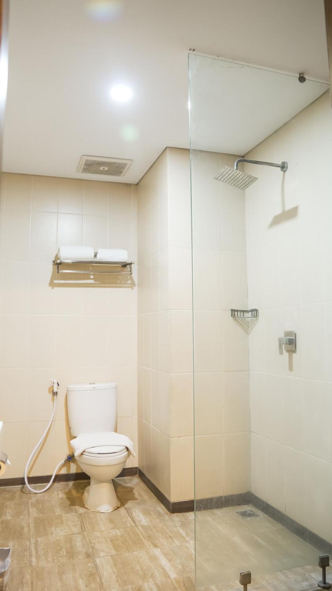 Tasneem Hotel Malioboro Джокьякарта Экстерьер фото