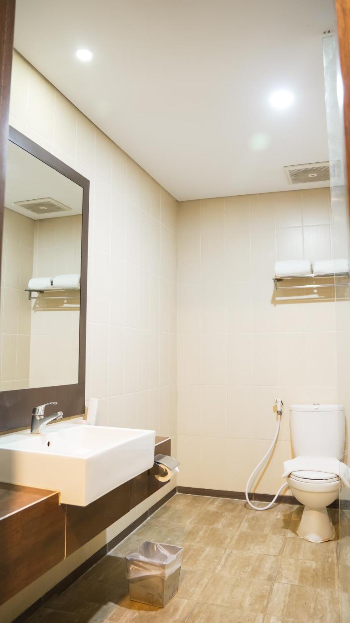 Tasneem Hotel Malioboro Джокьякарта Экстерьер фото