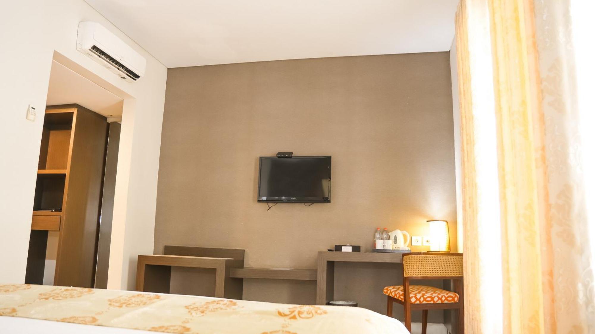 Tasneem Hotel Malioboro Джокьякарта Экстерьер фото
