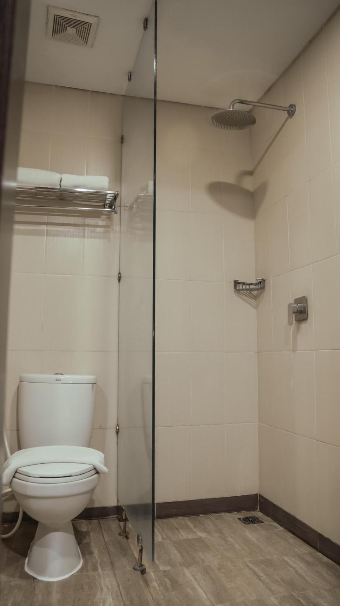 Tasneem Hotel Malioboro Джокьякарта Экстерьер фото