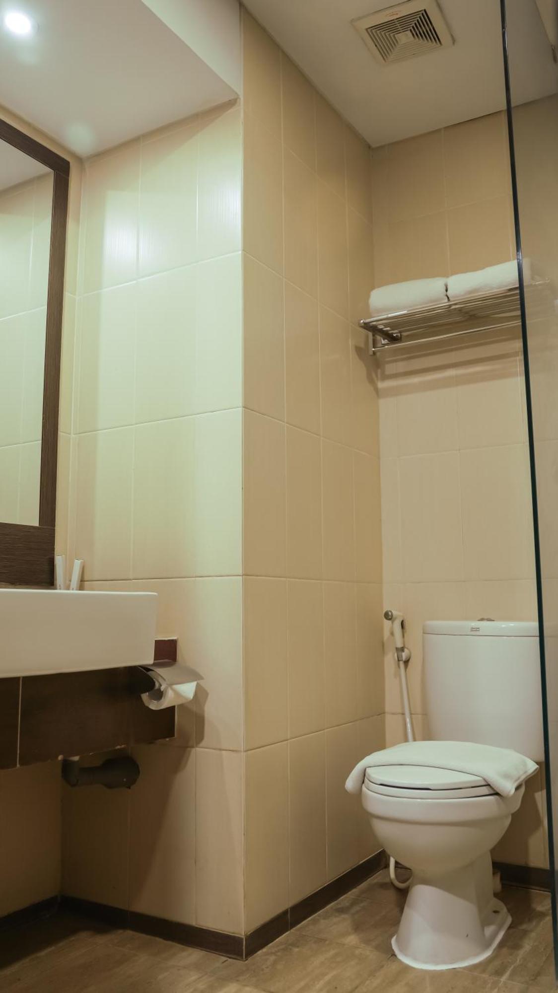 Tasneem Hotel Malioboro Джокьякарта Экстерьер фото