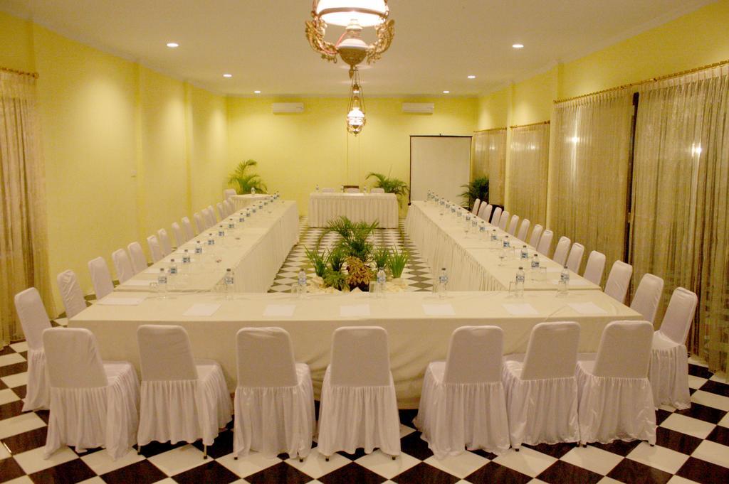 Tasneem Hotel Malioboro Джокьякарта Экстерьер фото
