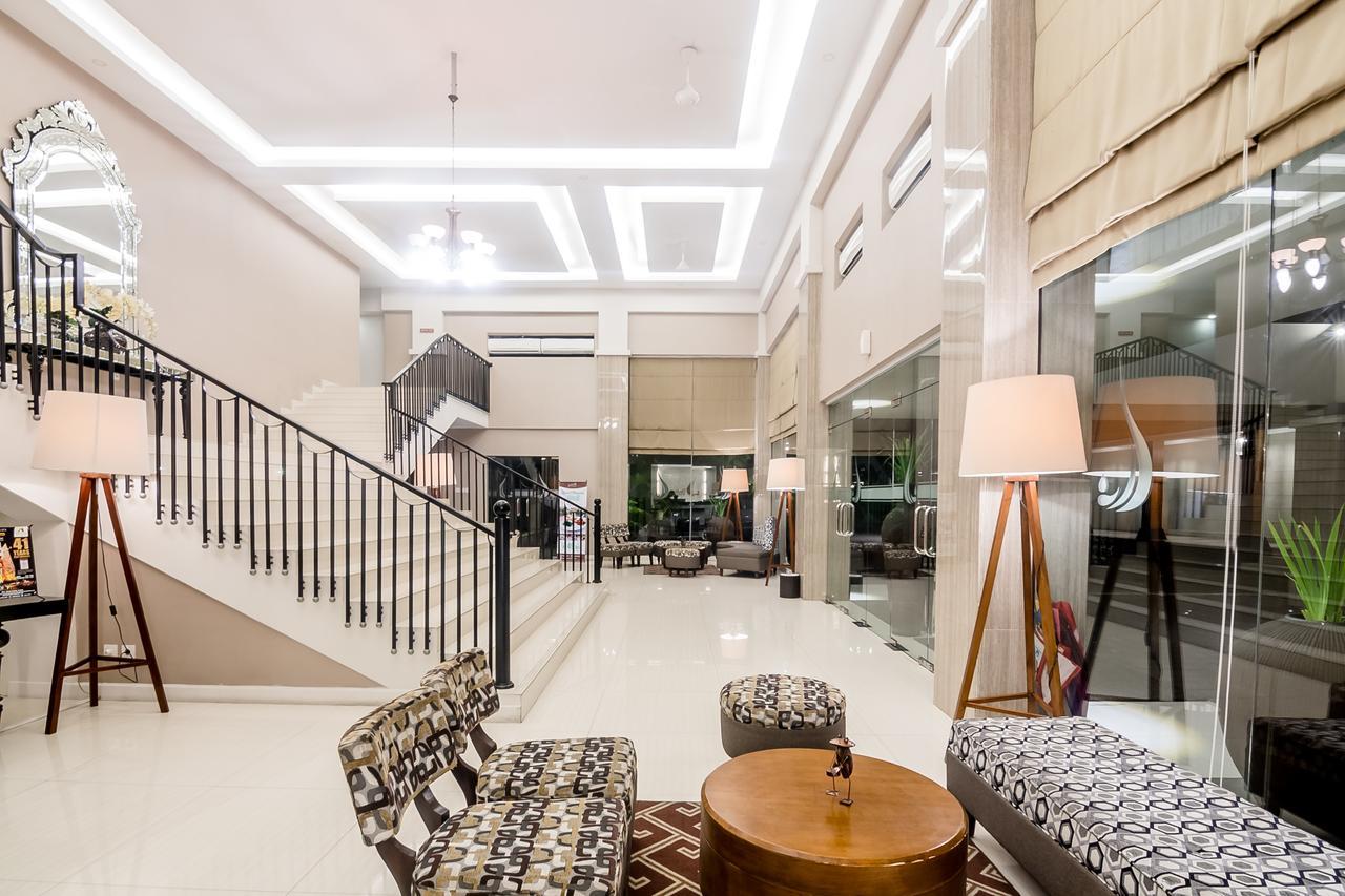 Tasneem Hotel Malioboro Джокьякарта Экстерьер фото