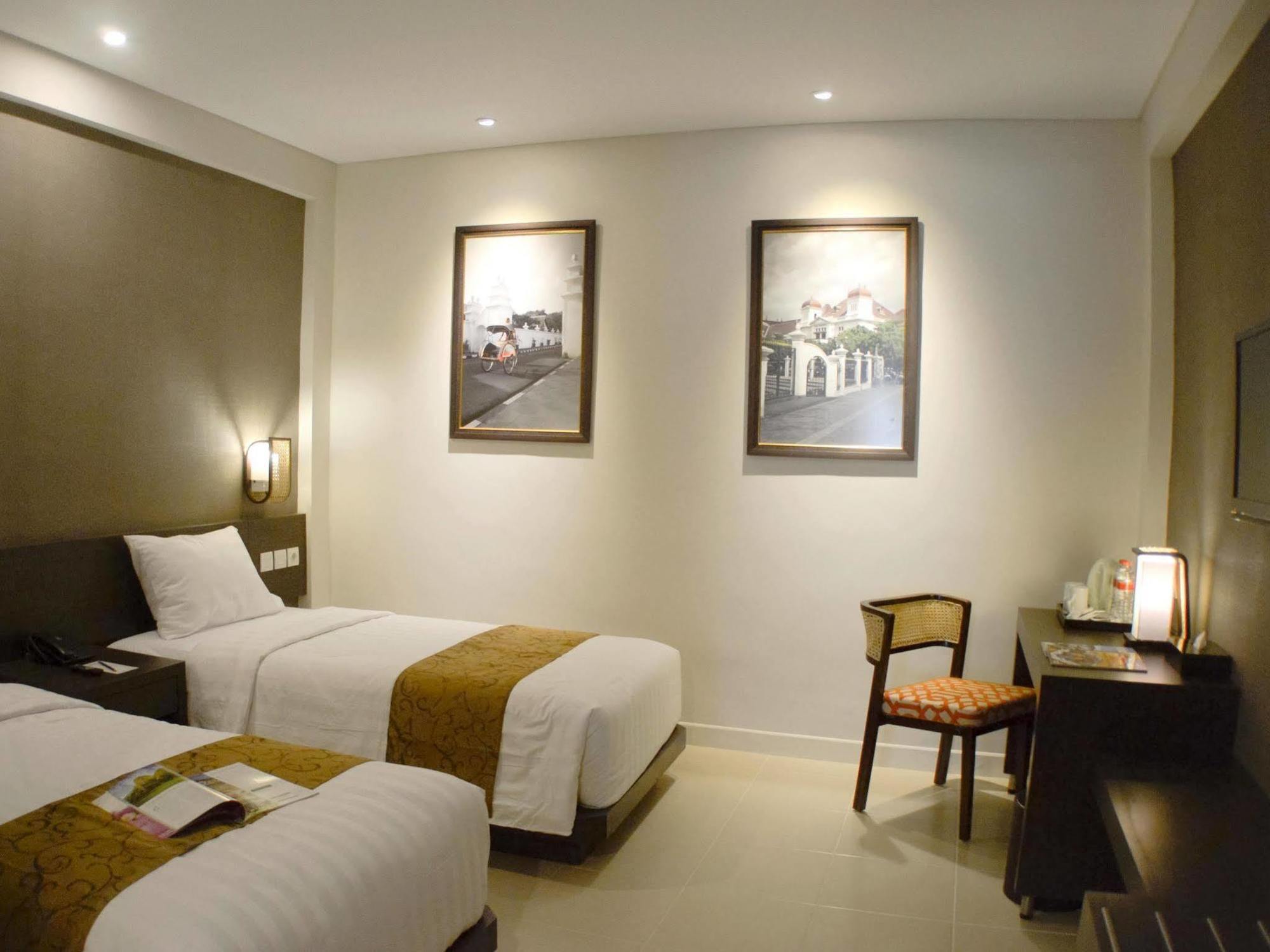 Tasneem Hotel Malioboro Джокьякарта Экстерьер фото