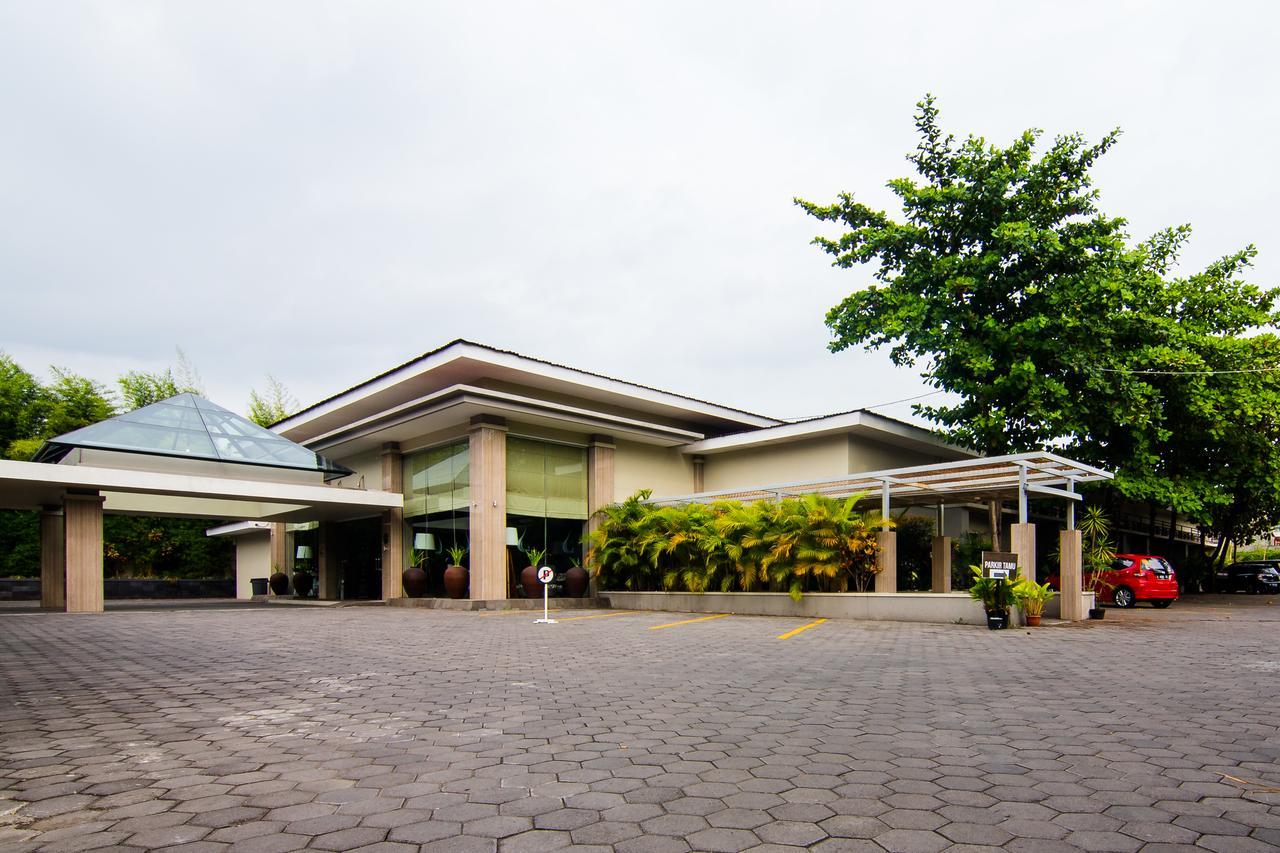 Tasneem Hotel Malioboro Джокьякарта Экстерьер фото
