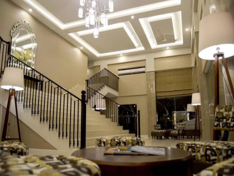 Tasneem Hotel Malioboro Джокьякарта Экстерьер фото